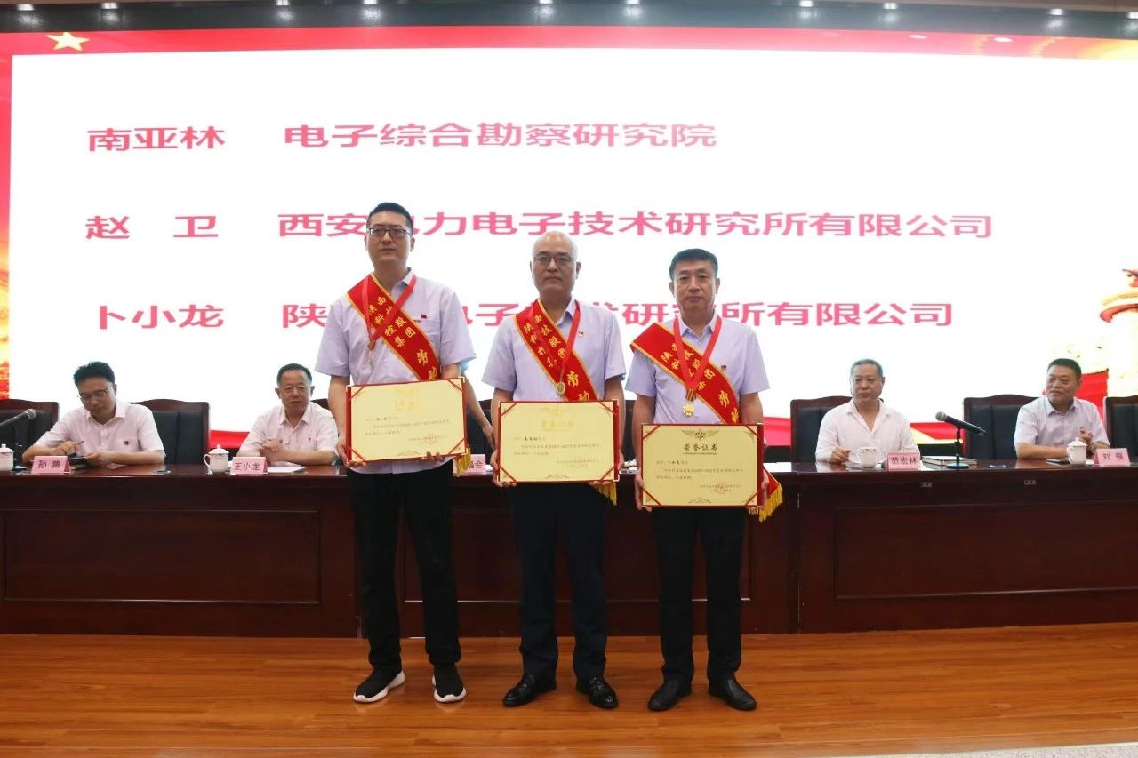 熱烈祝賀我公司卜小龍同志 榮獲集團(tuán)公司“勞動(dòng)模范”稱(chēng)號(hào)